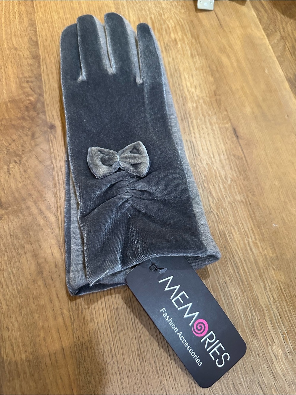 Creative Memories Gray Velvet Men's Gloves with Bow Accent